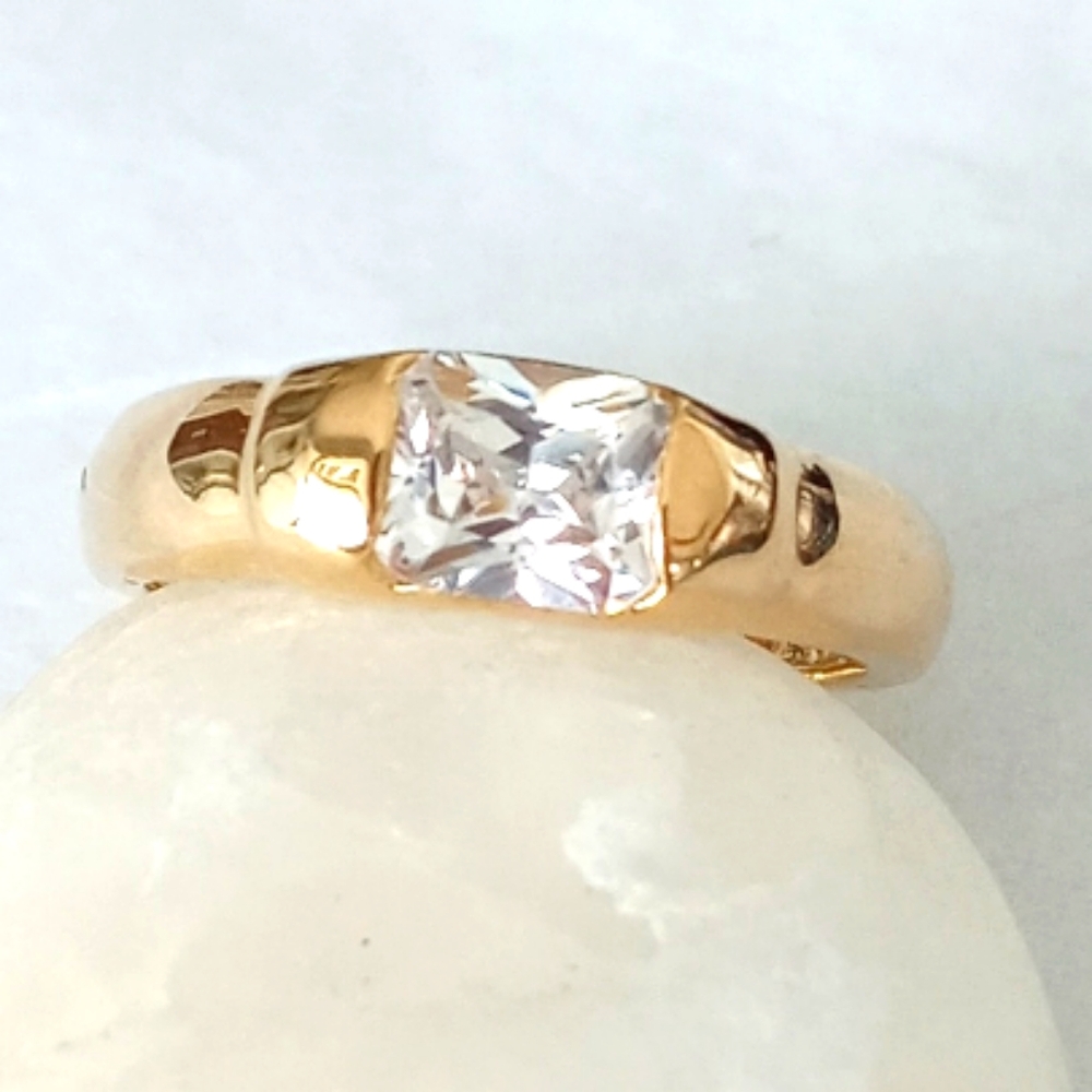 Yellow Gold Diamond Simulated Ring, Unisex size 6
